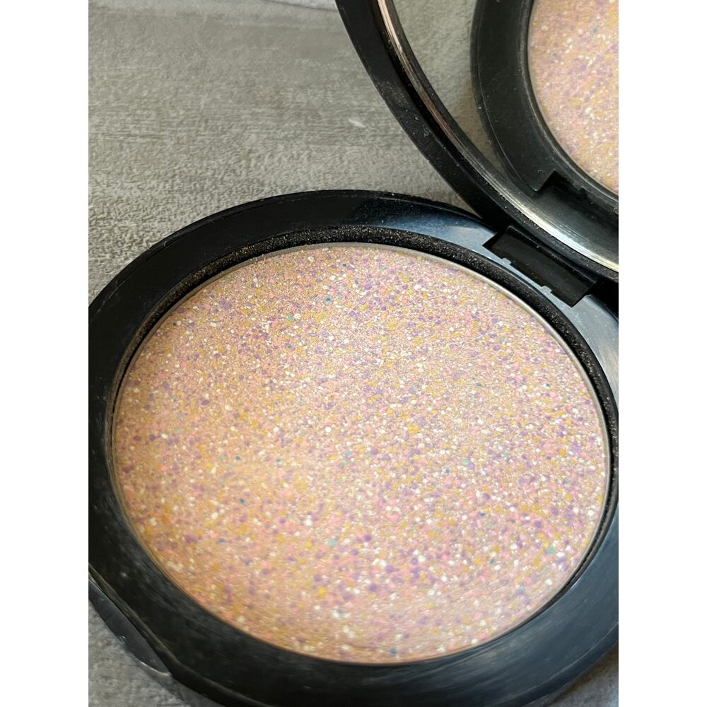 ALGENIST Color Correcting Finishing Powder Compact ~ HTF - Picture 2 of 5